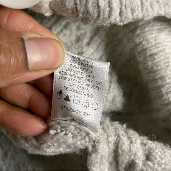 Allie Rose Women's Light Gray Cable Knit Crop Sweater Cardigan - Picture 6 of 7